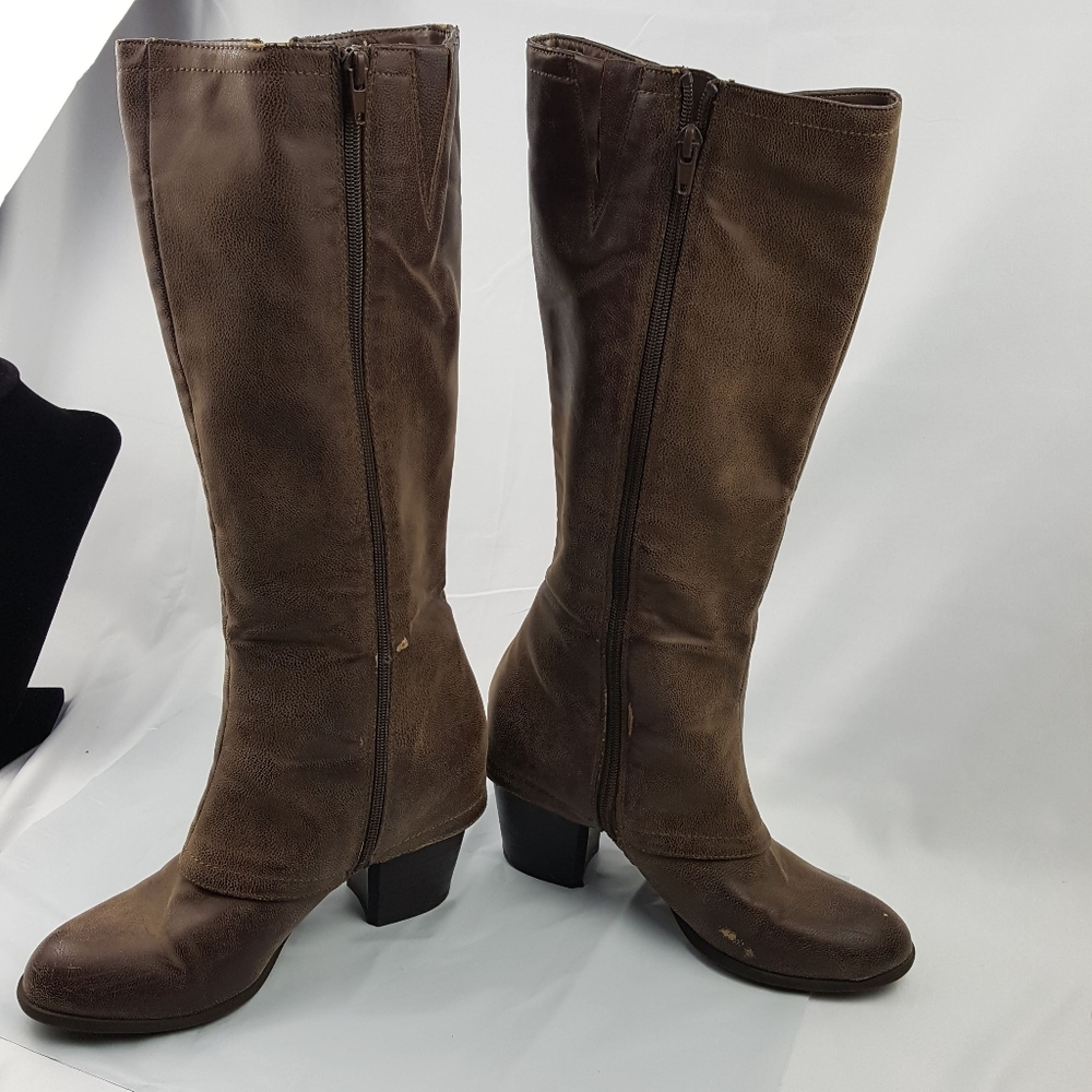 Fergalicious size 8m Brown faux suede zip-up boots